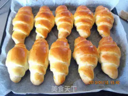 Make The horns of the bull are the bread step 12