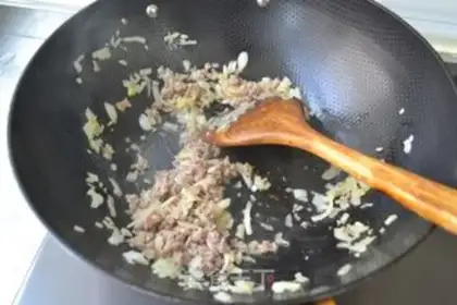 Make Black pepper beef fried rice step 2