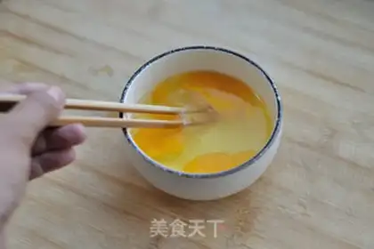 Make Fried eggs for cranberry step 1
