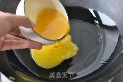 Make Fried eggs for cranberry step 2