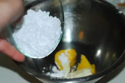 Make Apple dregs, crayons step 1
