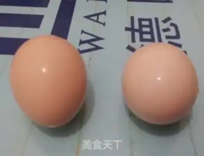 Make Egghands with noodles step 0