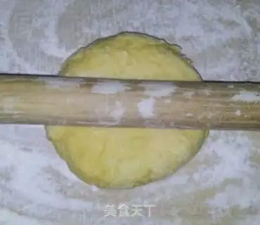 Make Egghands with noodles step 5