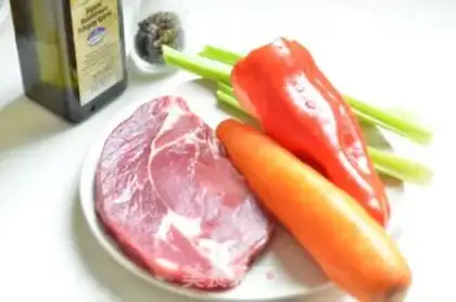 Make A very simple version of black pepper steak step 0