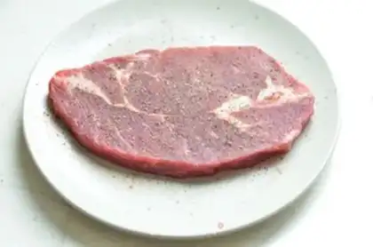 Make A very simple version of black pepper steak step 1