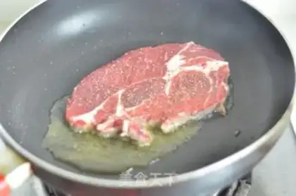 Make A very simple version of black pepper steak step 4