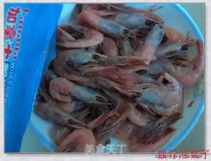 Make Jelly shrimp salad step 1