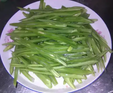 Make Spicy garlic for beans step 1