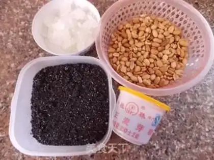 Make Black sesame peanut sugar step 0