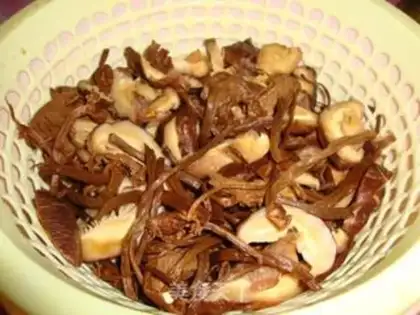 Make A chicken with a pair of mushrooms step 1