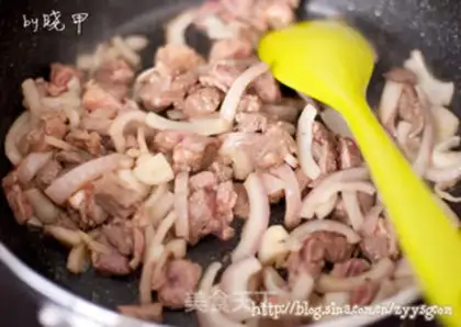 Make Iron Stick Mountain curry beef rice step 5