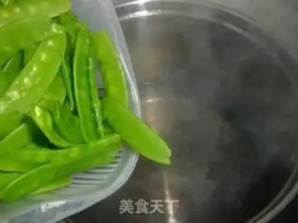 Make Garlic Dutch beans step 1