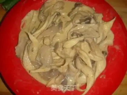 Make Five fragrances of fried mushrooms step 2