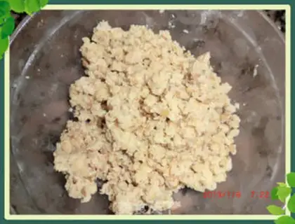 Make Strawberry walnut pie step 4