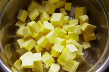 Make Almond pretzels step 1