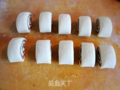 Make Cocoa rolls step 5