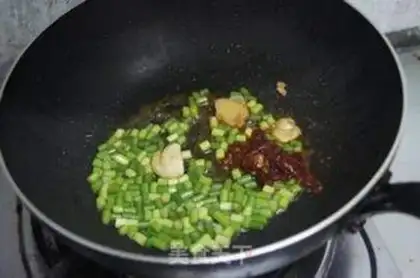 Make Garlic fried goldfish step 5
