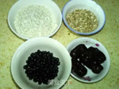 Make Black bean wheat porridge step 0