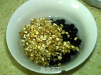 Make Black bean wheat porridge step 1