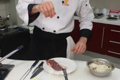Make Fried black pepper steak step 1