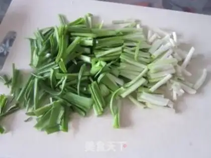 Make Garlic fried eggs step 2