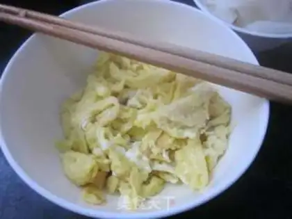 Make Garlic fried eggs step 3