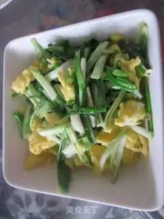 Make Garlic fried eggs step 6