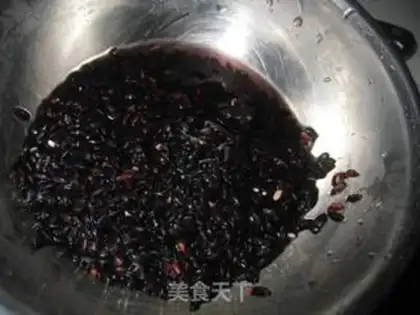 Make Black rice, red bean date congee step 0