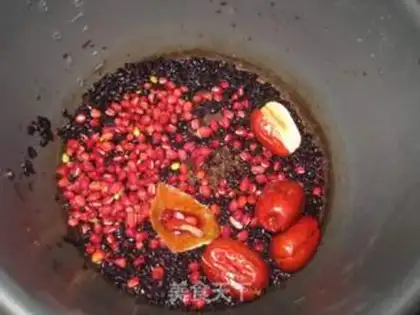 Make Black rice, red bean date congee step 2