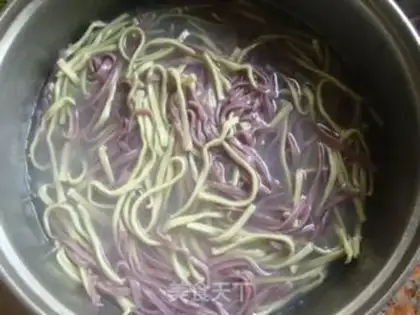 Make Eggs and noodles step 2