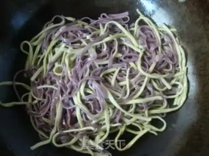 Make Eggs and noodles step 6