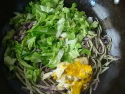 Make Eggs and noodles step 7