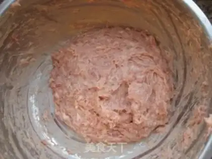 Make Bone soup, lion-head hotpot step 3