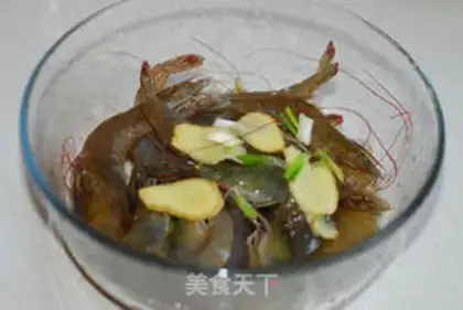 Make Red-fried prawn step 1