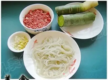 Make radish pork powdered fried balls step 1