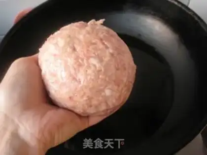 Make Bone soup, lion-head hotpot step 4