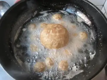 Make Bone soup, lion-head hotpot step 6