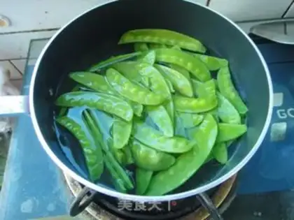 Make The Dutch beans step 0