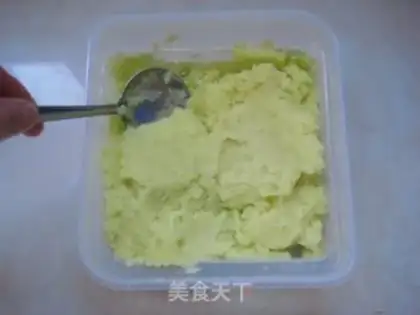 Make Little embroidery cream mashed potatoes step 1