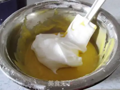 Make Strawberry birthday cake step 8