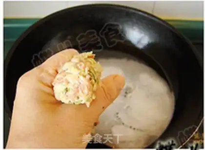 Make radish pork powdered fried balls step 12