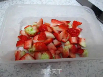 Make Strawberry birthday cake step 14