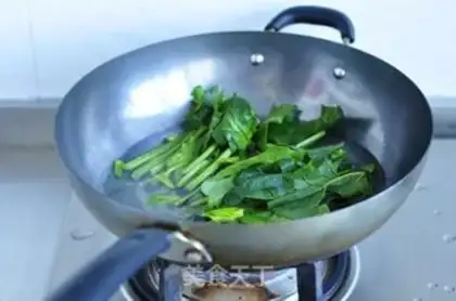 Make Spinach egg rolls step 1
