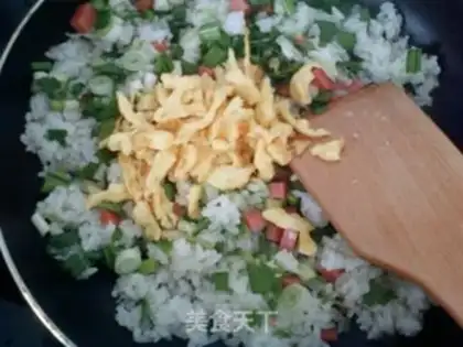 Make Garlic ham and egg fried rice step 11