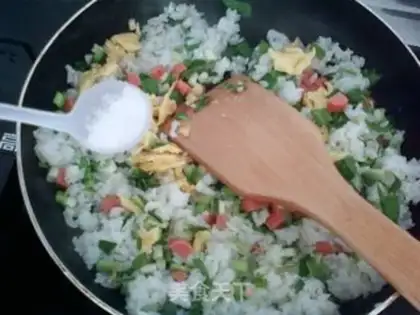 Make Garlic ham and egg fried rice step 12