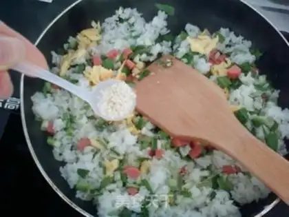 Make Garlic ham and egg fried rice step 13