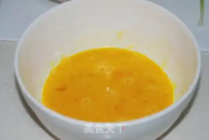 Make Silverfish fried eggs step 1