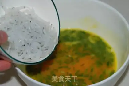 Make Silverfish fried eggs step 4