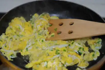 Make Silverfish fried eggs step 5
