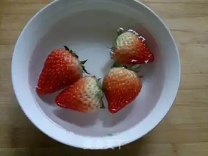 Make Strawberry lollipop step 1
